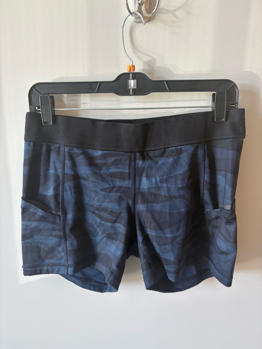 lululemon athletica navy and black embossed waistband shorts
